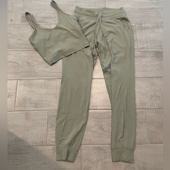 Lululemon align top with matching ready to rulu jogger - Picture 1 of 3